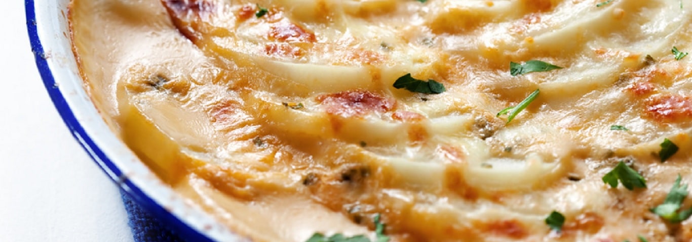 découvrez notre recette de gratin dauphinois léger, un plat savoureux et crémeux qui allie le goût fondant des pommes de terre et la douceur de la crème, tout en étant allégé pour un plaisir sans culpabilité. idéal pour accompagner vos plats ou en plat principal!